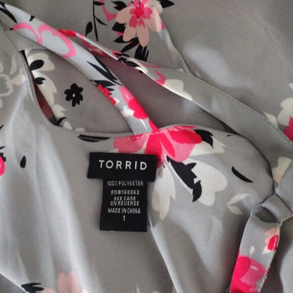Torrid Gray Floral Tank Top with criss-cross adjustable spaghetti strap layer 1X - Picture 8 of 8